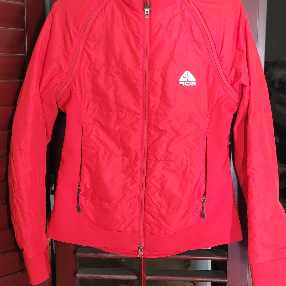 NIKE Lightweight Jacket...Zip Away sleeves